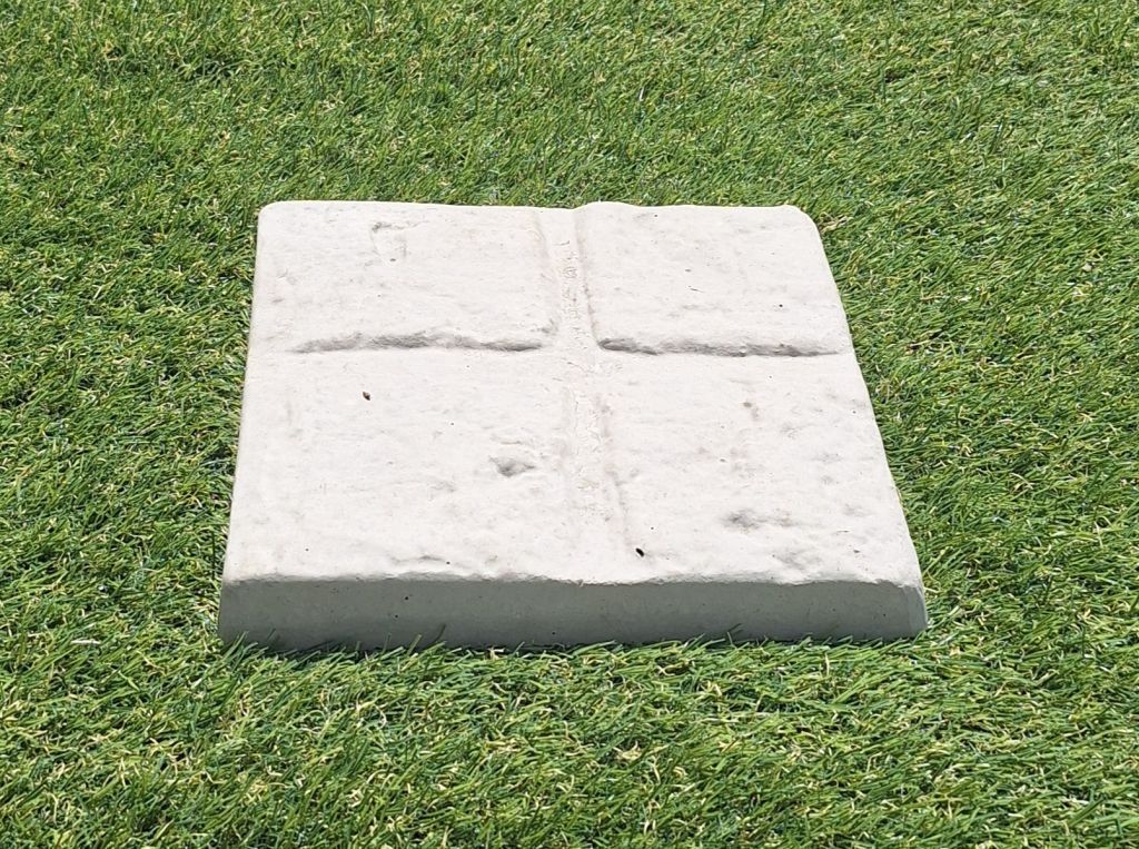 Macskaköves kicsi tipegő